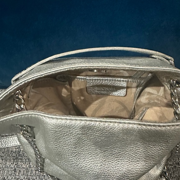 Slightly worn Michael Kors silver Leather Medium Jet Set Chain Shoulder Bag - Picture 6 of 10